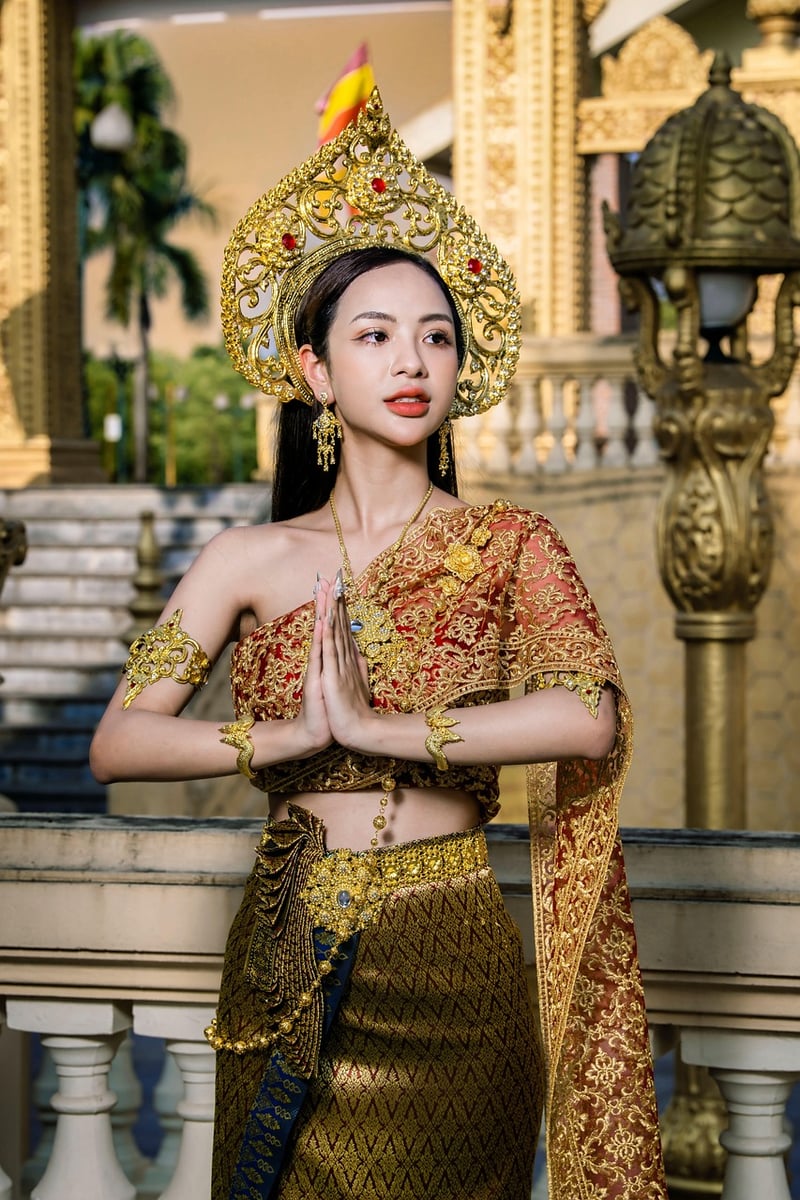 Spanish-Thai